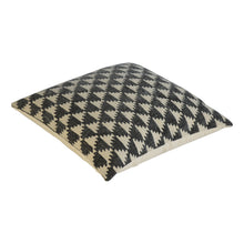 Durrie Cushion